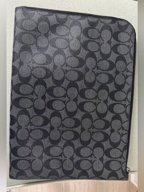 Coach Men's Signature Zip Folio in Black and Gray